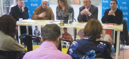 [ 10/01/2012; 13:00; ] La FIDH, HRW et le Comité « Libérez Zakaria Moumni » ont organisé le 9 janvier une conférence de presse au siège parisien de la FIDH consacrée à l’affaire Zakaria Moumni en présence de :
Mme Taline Moumni, épouse de Zakaria Moumni
M. Patrick Baudouin, président d’honneur de la FIDH
M. Jean-Marie Fardeau, directeur France Human Rights Watch
M. [...]
